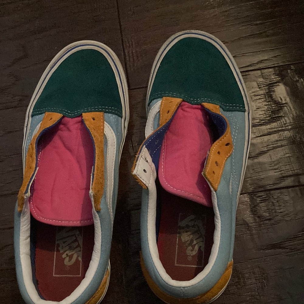 Multicolor vans used, mens size 6.5 (kids) womens size 8.0 flaws shown in pics